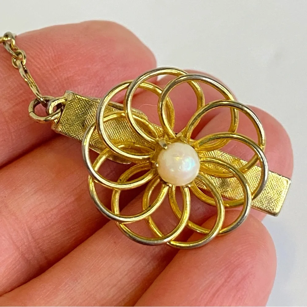 Vintage Sweater Clips Gold Tone‎ Flower Faux Pearl Chain Mid Century